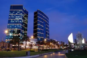 edificios modernos en lima