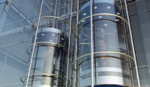 ascensores modernos en edificios modernos 