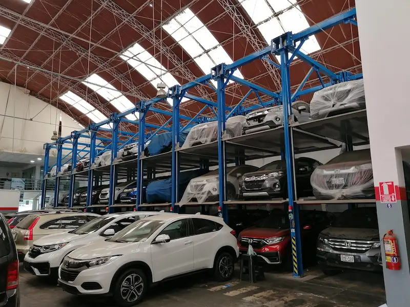 torre de estacionamiento vertical de 3 niveles