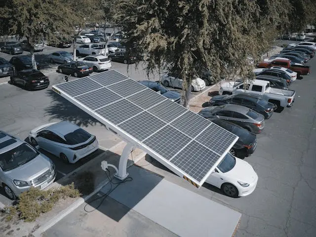 paneles solares para cargar autos electricos