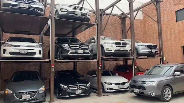 Beneficios de implementar las medidas de estacionamiento paralelo en tu empresa