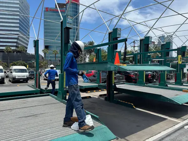 Mantenimiento y seguridad en cocheras para camionetas grandes