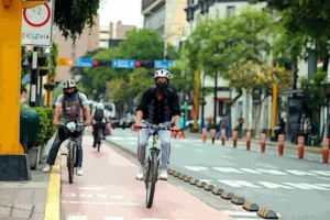 persona manejando bicicleta