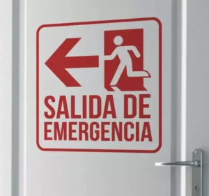 Señalización de salidas de emergencia: visibilidad y orientación