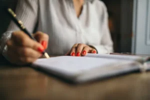Llevar un libro de actas y conservar la documentación