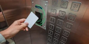 Quién necesita una licencia de funcionamiento para un ascensor