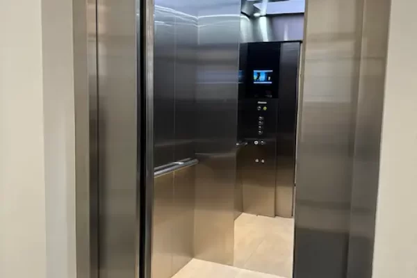 Colegio Los Álamos ascensores