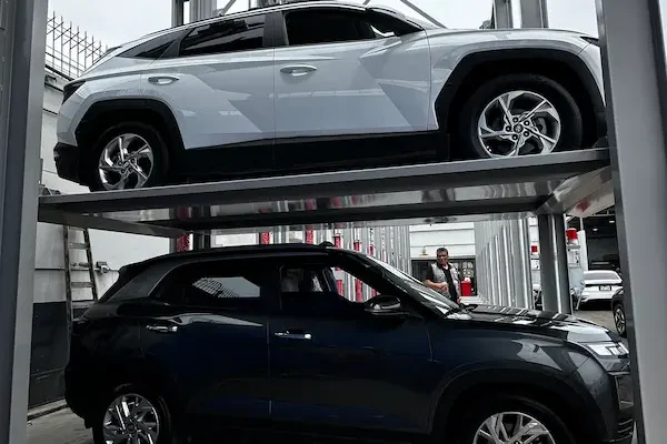 torres de estacionamiento triple vertical-