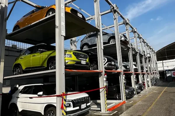 torres de estacionamiento triple vertical------